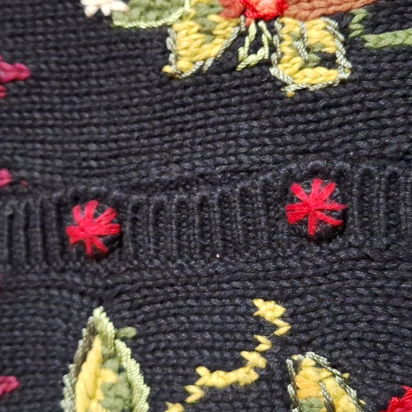 Heirloim Collectibles Vintage Cardigan - Picture 10 of 14